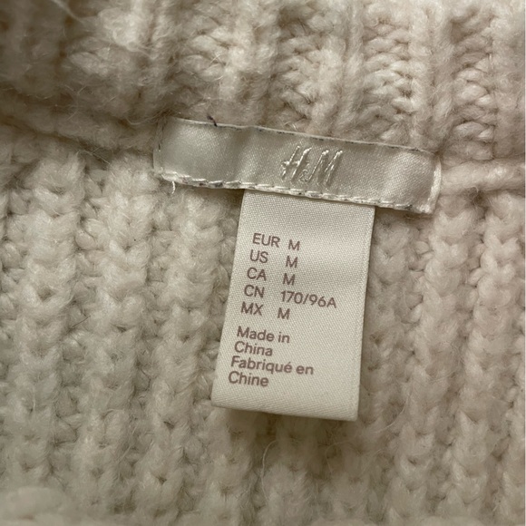 H&M ๐ค Women's Cream Cable Knit Sweater - Picture 4 of 7